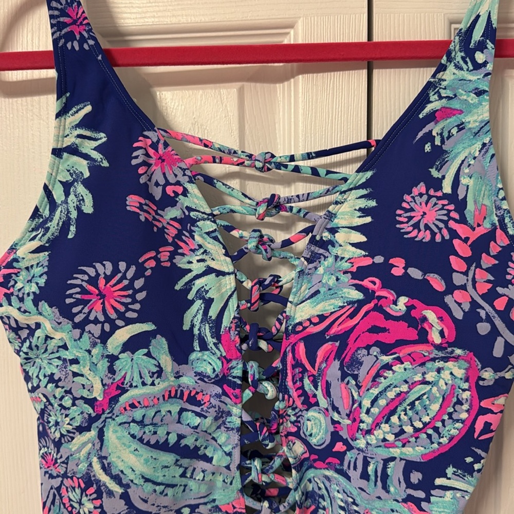 Lilly Pulitzer Isle lattice swimsuit in size 10 in very good used condition - Picture 2 of 6